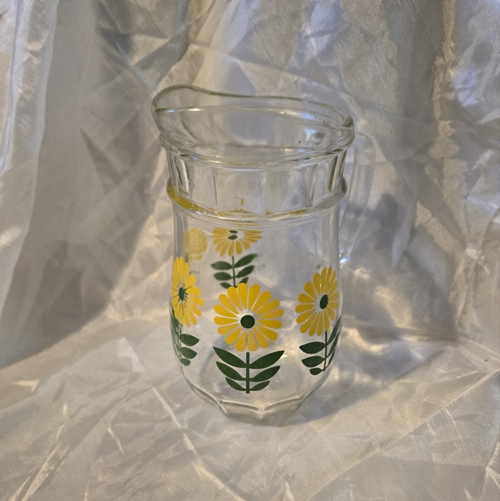 Glass Vase with Yellow Daisy Design